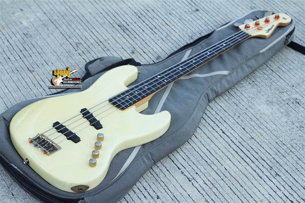 Bass Moon jj4 Japan Vintage 80's : บุญตู่ Guitarshop